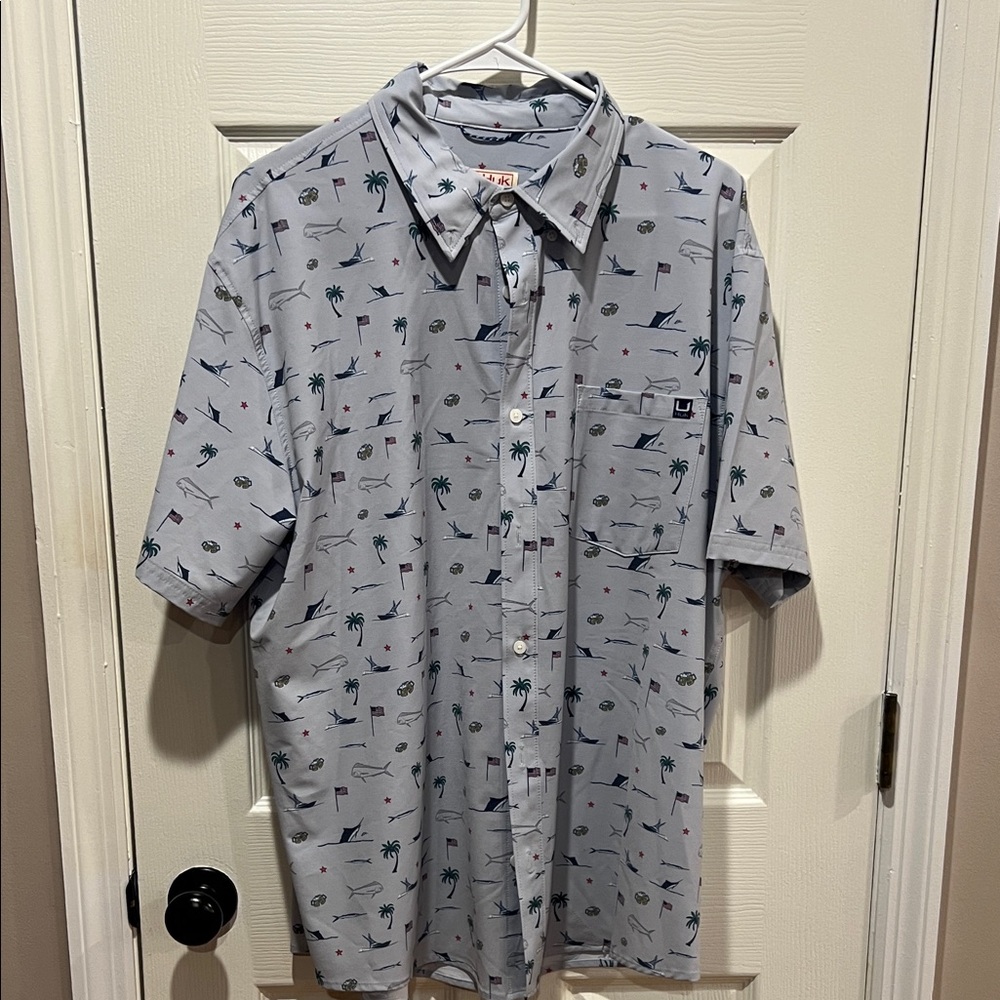 Huk Fishing Shirt  Light Gray Patterned Men's Shirt XL NWOT flag boat fish